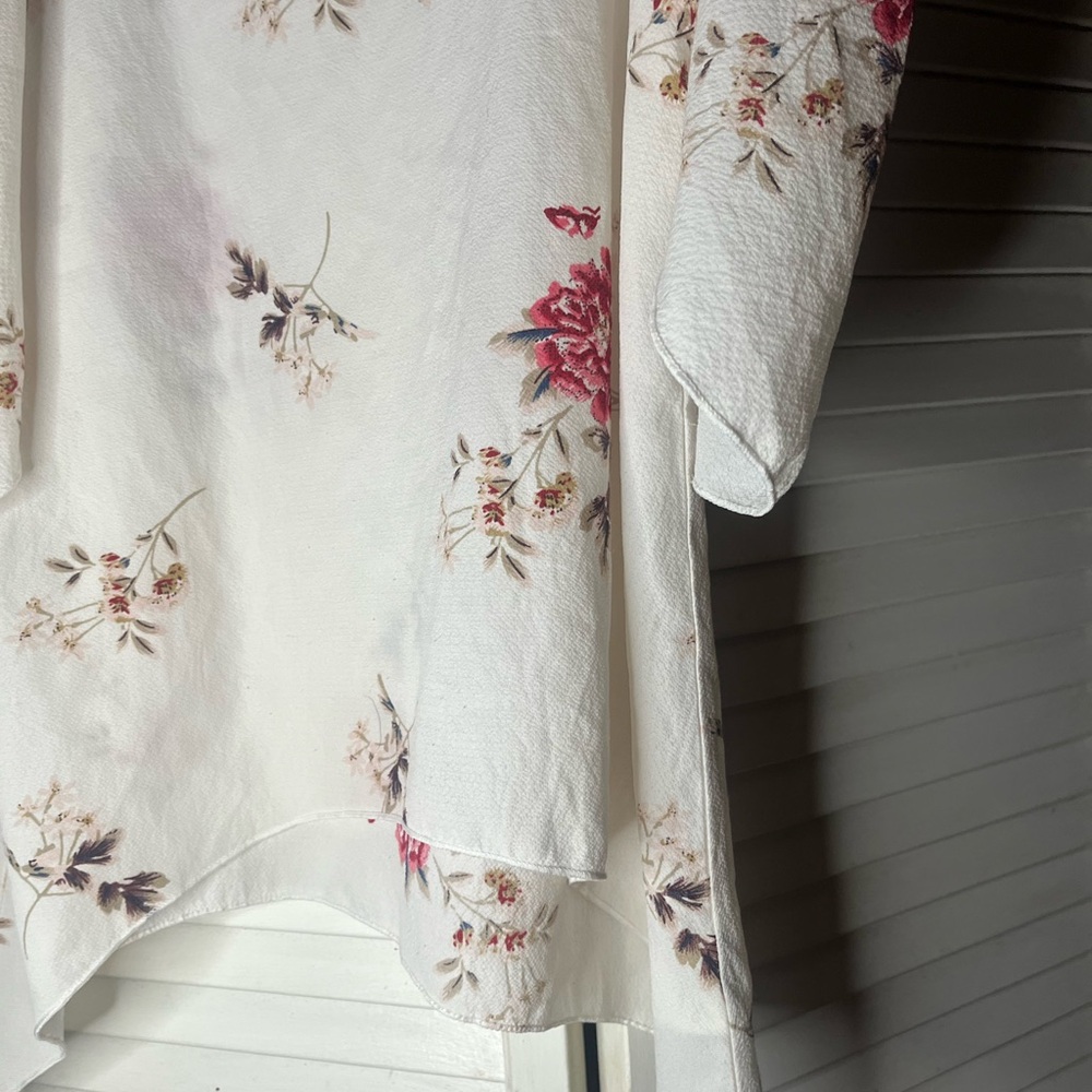 CHANCES R. Floral Sleeveless Top - White and Pink - Picture 3 of 5